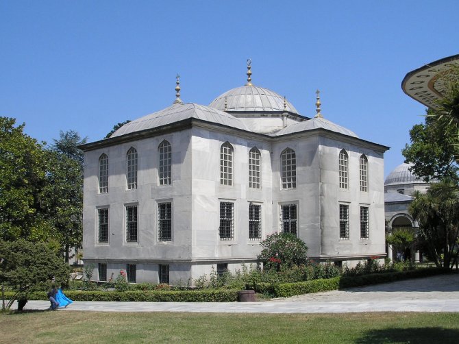 Biblioteka "Endurun", poznata i kao Biblioteka sultana Ahmeda III, nalazi se u trećem dvorištu palate Topkapi. Foto: Wikimedia Commons/Gryffindor