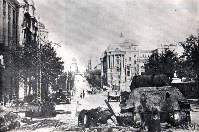 Bojište nakon bitke u ulici Kneza Miloša oktobra 1944. Foto: Wikipedia 