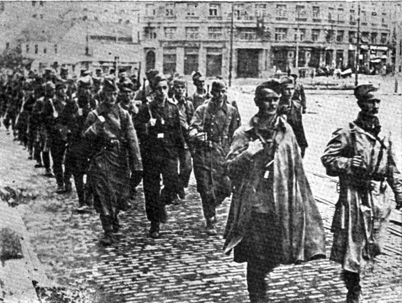 Partizanske jedinice na budućem Trgu Republike u oslobođenom Beogradu 1944. Foto-Ilustracija: Wikipedia 