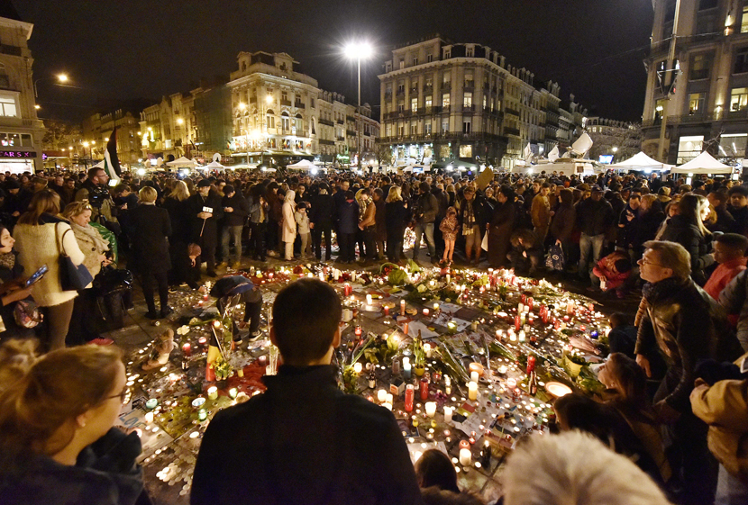 Belgijanci danas odaju počast žrtvama terorističkih napada u Briselu. Foto: Tanjug/AP
