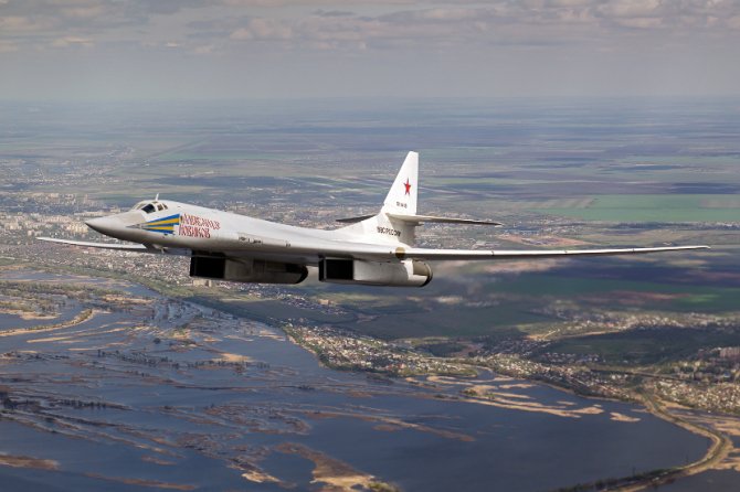 Tupoljev Tu-160 Beli Labud na nebu iznad Rusije. Najveći je to i najteži borbeni avion na svetu, i najbrži bombarder trenutno u upotrebi. Foto: Wikimedia Commons/Alex Beltyukov/russianplanes.net