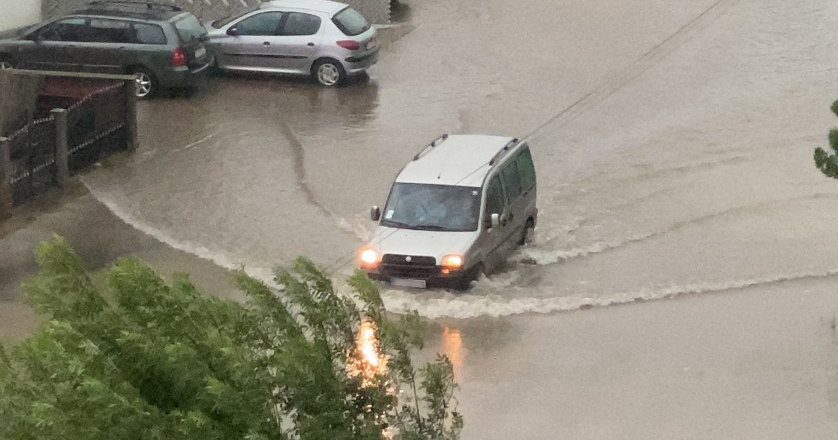 RHMZ u ponoć izdao upozorenje I danas jaki pljuskovi sa grmljavinom