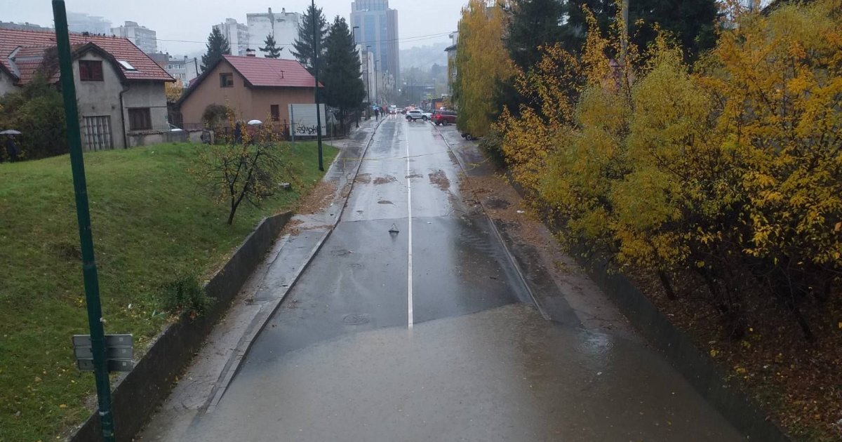 Klizište obustavilo saobraćaj kod Bosanske Krupe saobraćaj otežan