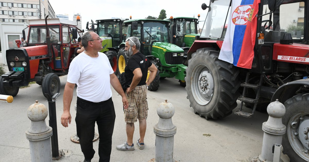 Poljoprivrednici Koji Su Krenuli U Beograd Vra Aju Se Ku Ama Telegraf