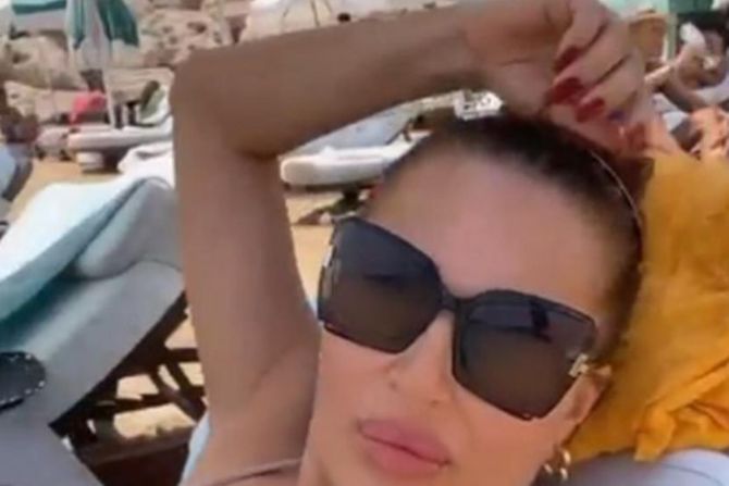 Ceca Objavila Video Sa Pla E Pokazala Kako Izgleda Bez Minke A Onda