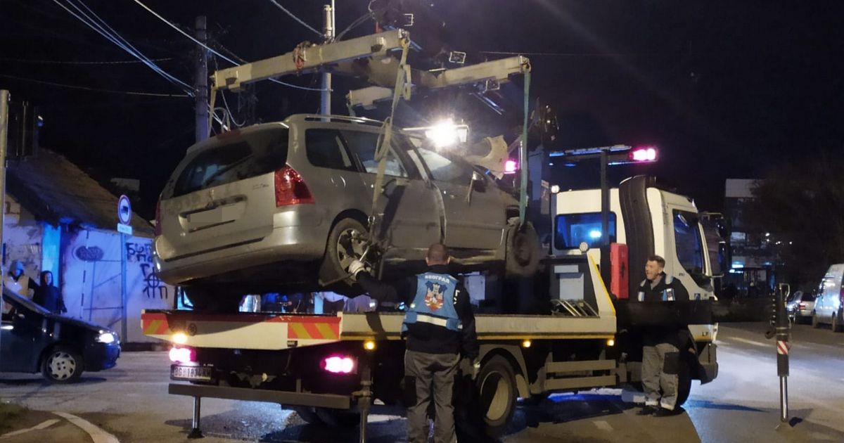 Policija Izvukla Pe O I Telo Nastradalog Prednji Deo Automobila