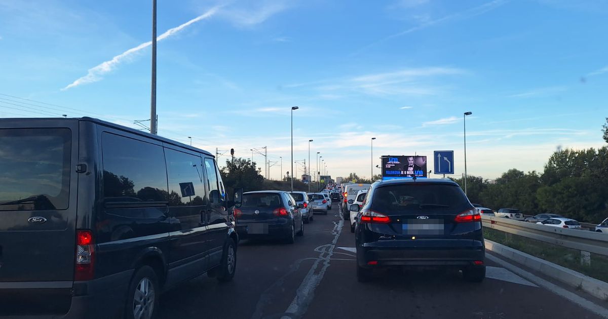 Saobra Ajni Kolaps U Beogradu Na Vi E Ta Aka Vozila Mile Ili Potpuno