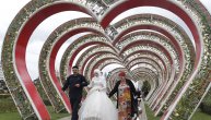 200 venčanja u istom danu povodom 200 godina Groznog: Mlade u venčanicama ozbiljne, gosti nose oružje