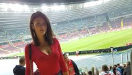 Slala je poljupce srpskim fudbalerima, bila najseksi navijačica Evrope... Sad je opet izdominirala! (FOTO)