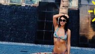 U bikiniju zavodljivo vrcka na ležaljci: Cecina ćerka otputovala u Dubai, pa vrelim snimcima raspalila maštu muškarcima!  (VIDEO)