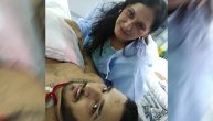 Prvi selfi posle 29 dana borbe za život! Darko Lazić se u bolničkom krevetu slikao sa majkom, pa svima koji slave čestitao Aranđelovdan! (FOTO)