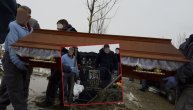 Dragan i Veronika sahranjeni pored sina jedinca: Ubili se tačno godinu dana posle njegovog samoubistva, sada svi počivaju u istom grobu (FOTO)