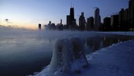 Čikago na -27 stepeni: Sneg i led okovali su sve, smrzao se čak i oblak