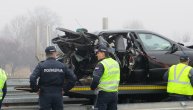 Težak udes na auto-putu Beograd-Zagreb: Povređena žena, vatrogasci morali da seku krov vozila