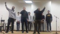 Beogradski sindikat sa pojcima prizrenske bogoslovije stao na binu, a onda je zagrmelo "Dogodine u Prizrenu" (VIDEO)