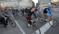 Tradicionalna vožnja kroz centar Beograda "Beogradska kritična masa" po 96. put okupila je bicikliste na Trgu republike