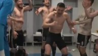 Golišavi Tadić vodio navijanje u svlačionici Ajaksa: Ovako su Kopljanici u delirijumu slavili pobedu nad Juventusom! (VIDEO)