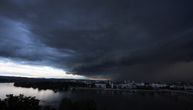 "Oblak izgleda kao svemirski brod": Oluja se premešta ka Zrenjaninu iz Novog Sada, pao grad veličine oraha