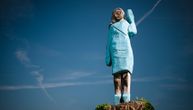 Statua Melanije Tramp u Sloveniji izazvala buru smeha: Više liči na Štrumfetu, nego na prvu damu