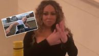 Nadmašila i Džejsona Statama: Maraja Keri na nesvakidašnji način odvrnula čep (VIDEO)
