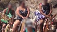 Magarci na Santoriniju u mukama jer ih bičuju i teraju da nose preteške turiste (VIDEO)