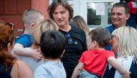 "Volim vas, klinci!" Željko obišao decu iz Zvečanske na moru i uputio im emotivnu poruku (VIDEO)