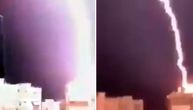 Jeziv snimak oluje iz Soluna: Grom udario u zgradu i spržio je (VIDEO)