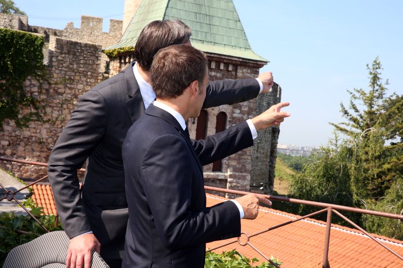 Makron i Vučić sa studentima Kancelarije za mlade Makron i Vučić sa studentima Kancelarije za mlade