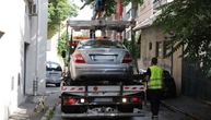 Ni pauk ih ne sprečava da se parkiraju na stazi: Ova novosadska ulica godinama muči muku s bahatim vozačima
