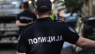 Policajac iz Jagodine vodio dedu iz inostranstva od kuće do banke, pa tamo slagao da imaju dozvolu