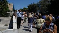 U Grčkoj izvukli čoveka iz ruševina: Teško pokretnog deku poklopio zid