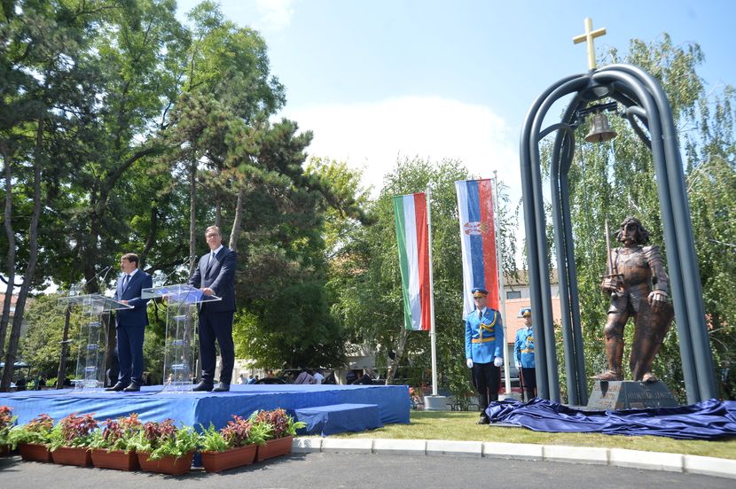Aleksandar Vučić i Janoš Ader, Sibinjanin Janko spomenik Aleksandar Vučić i Janoš Ader, Sibinjanin Janko spomenik
