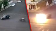 Bahati vozač se igrao nasred raskrsnice, motociklista čudom preživeo (VIDEO)