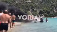 Eksplodirao gliser na kom je bila porodica iz Srbije: Devojčica ispala sa čamca od jačine udara