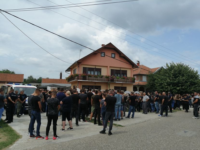 sahrana dece stradale u selu Tabanović sahrana dece stradale u selu Tabanović