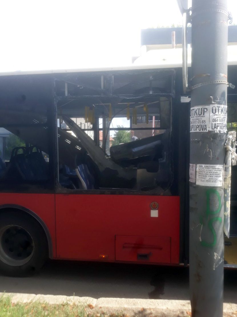 Eksplozija autobusa na Dedinju, Dedinje