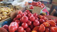 Enormno poskupelo povrće na niškoj pijaci - paradajz bio 50, sad 150 RSD