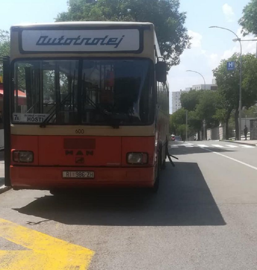 eksplozija gume na autobusu u Rijeci eksplozija gume na autobusu u Rijeci