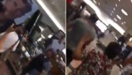 Prvi snimci iz tržnog centra u Teksasu: Policija evakuiše posetioce (VIDEO)