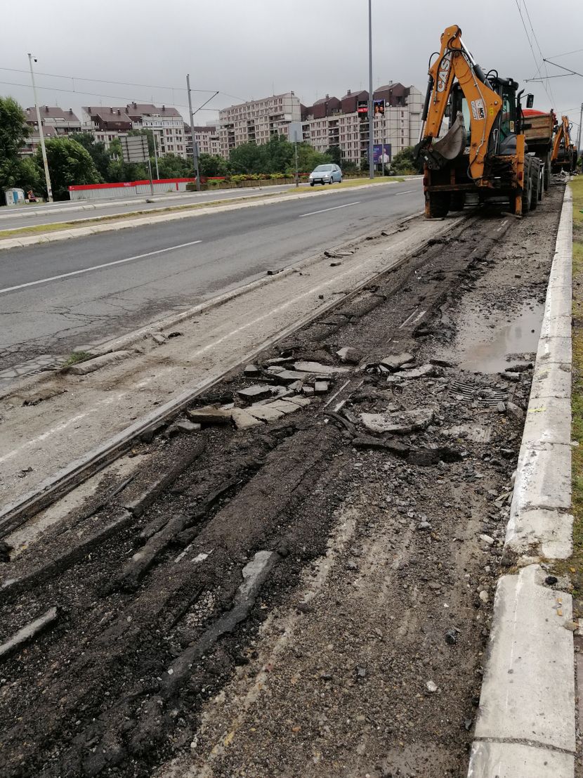 Radovi na putu, šinama, šine rekonstrukcija Novi Beograd, Sava Centar Milentija Popovića Radovi na putu, šinama, šine rekonstrukcija Novi Beograd, Sava Centar Milentija Popovića