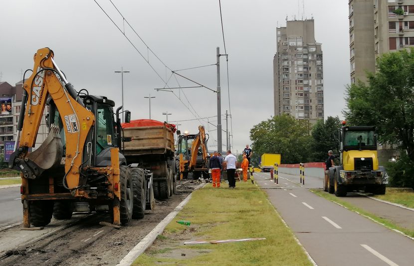 Radovi na putu, šinama, šine rekonstrukcija Novi Beograd, Sava Centar Milentija Popovića Radovi na putu, šinama, šine rekonstrukcija Novi Beograd, Sava Centar Milentija Popovića