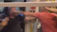 Huligani Sitija su uleteli u voz pun navijača Liverpula, a onda je krenula brutalna tuča (VIDEO)