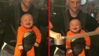 Nabavite selotejp i beba će vam se slatko smejati ceo dan (VIDEO)