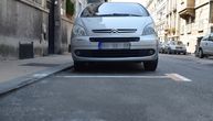 Novosađanin izazvao bes vozača: Nikome nije jasno zašto se čovek ovako parkirao