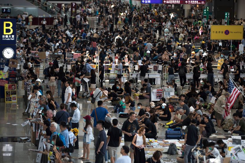 Hongkong aerodrom protest blokada Hongkong aerodrom protest blokada