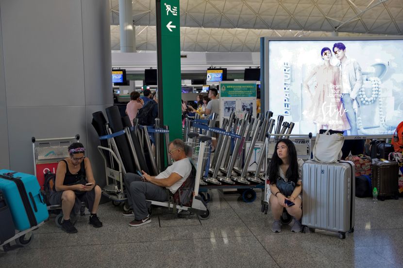Hongkong aerodrom protest blokada Hongkong aerodrom protest blokada