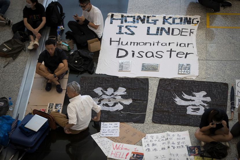 Hongkong aerodrom protest blokada Hongkong aerodrom protest blokada