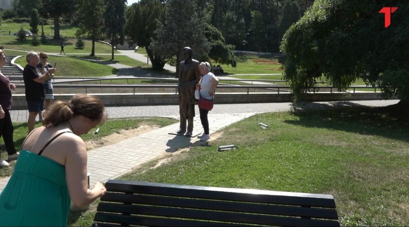 Statua Gagi Nikoliću Vrnjačka Banja Statua Gagi Nikoliću Vrnjačka Banja