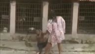 Žena je pretukla dečaka i strpala ga u kavez za pse, a sada je uhapšena (VIDEO)