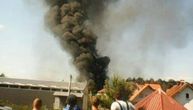 Povređeni radnik u težim opekotinama: Gorela fabrika kod Užica, čule se eksplozije, kuljao crni dim